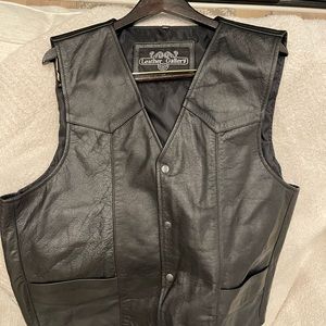 Men’s XL genuine leather riding vest with American flag
